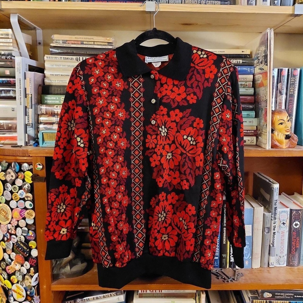 Vintage 80's floral knit sweatshirt with collar and button detail